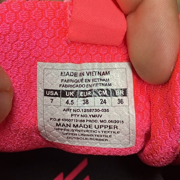 Under Armour Charged Bandit “Breast Cancer Awareness” - Picture 17 of 17